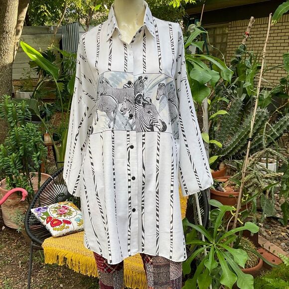 Vintage Tops - Vintage Oversized Zebra Button Down Shirt Size Large